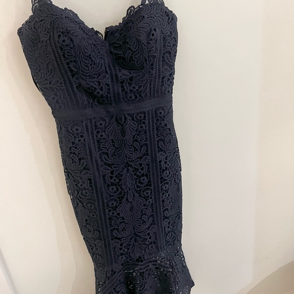 Guess wedding dress- size 0 - wore once in a perfect condition - Picture 4 of 6